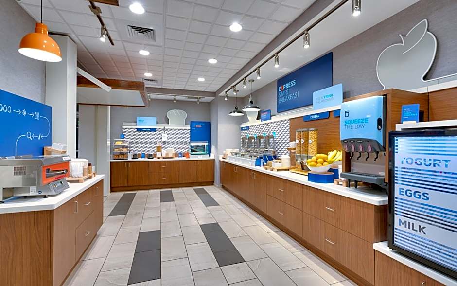 Holiday Inn Express & Suites Gainesville I-75 By IHG