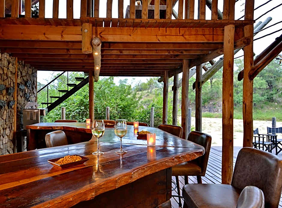 Rhino Post Safari Lodge