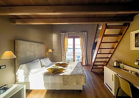 Family Room with Lake View - Split Level