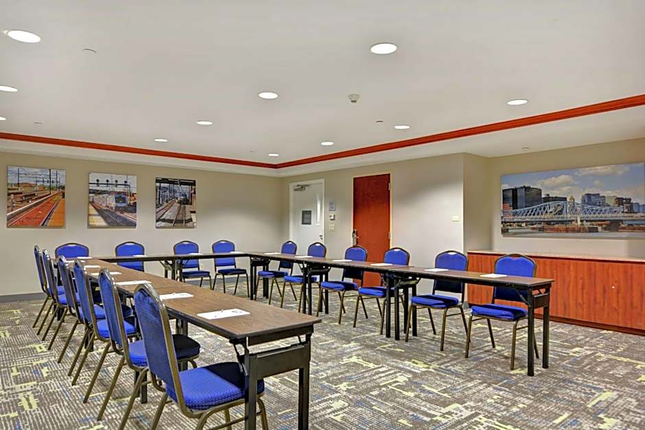 Hampton Inn By Hilton & Suites Newark-Harrison-Riverwalk