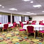 Holiday Inn Hotel & Suites Warren by IHG