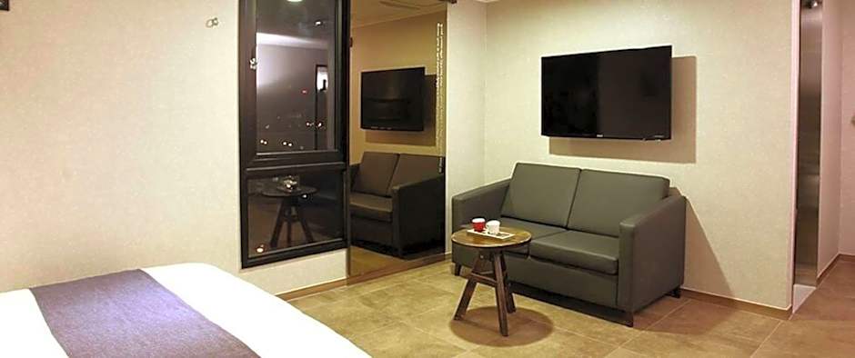 S& Hotel