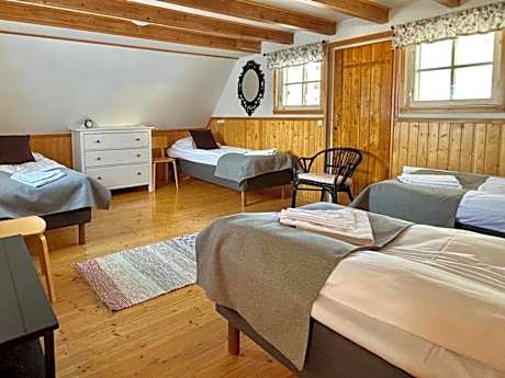 Quadruple Room with Shared Bathroom