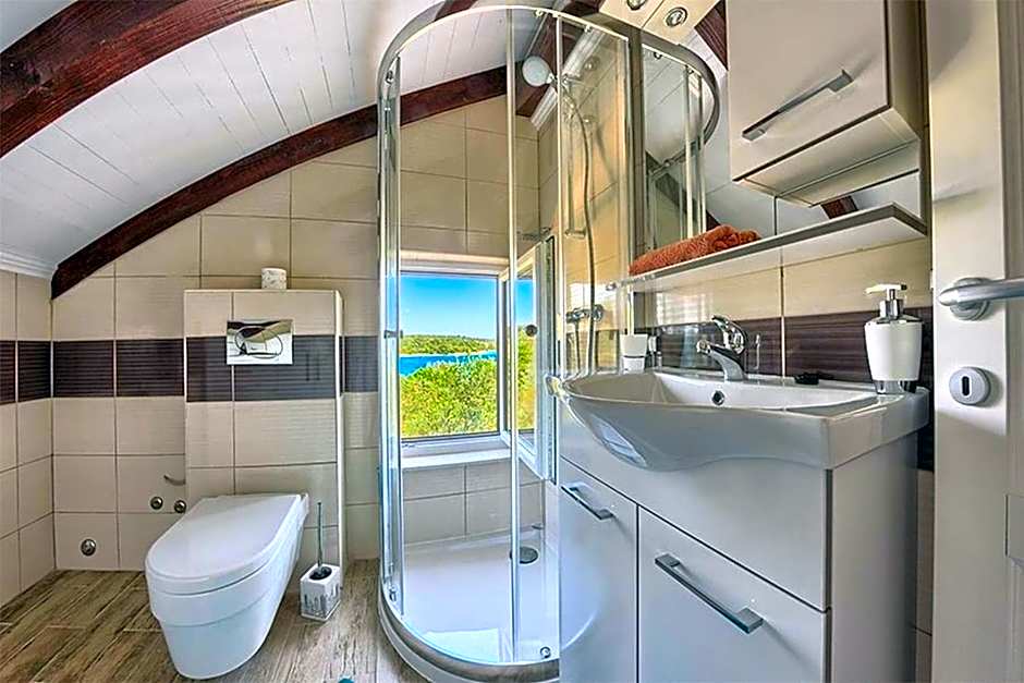 Luxury Beachfront Villa Dalmatino Trogir with private pool right at the beach in Okrug Gornji - Ciovo