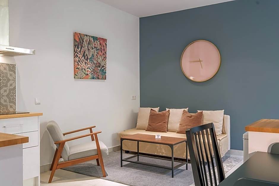Chic & Comfortable Apartment, Private Terrace