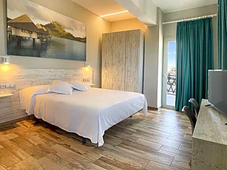 Double Room with Balcony and Sea View