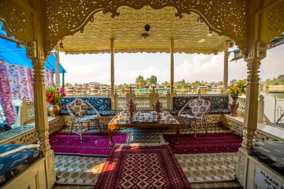 Swan Group of Houseboats, Golden Dal Lake