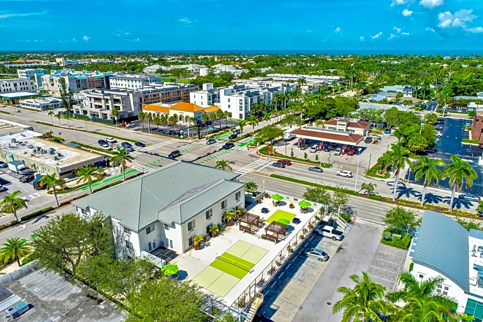 Naples Park Central Hotel