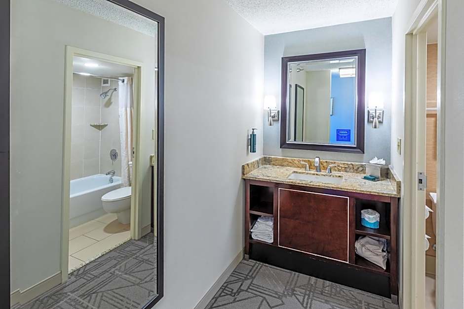 DoubleTree By Hilton Hotel Tulsa-Downtown