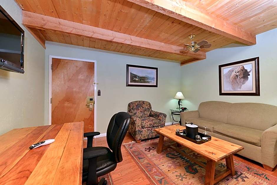 The Boulder Creek Lodge