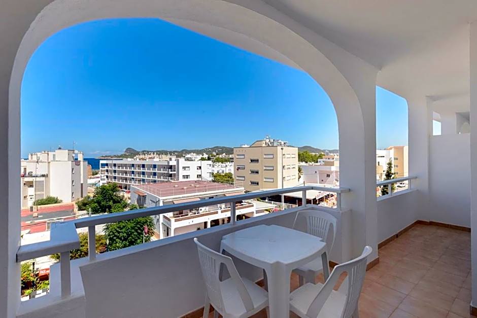 Apartamentos San Antonio Beach