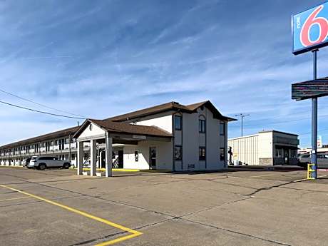 Motel 6-Dyersburg, TN