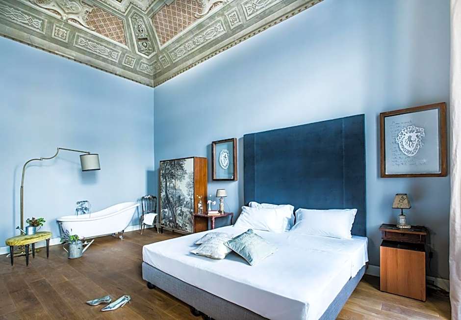 Soprarno Suites