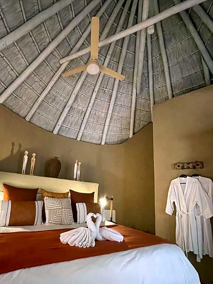 iKhaya LamaDube Game Lodge