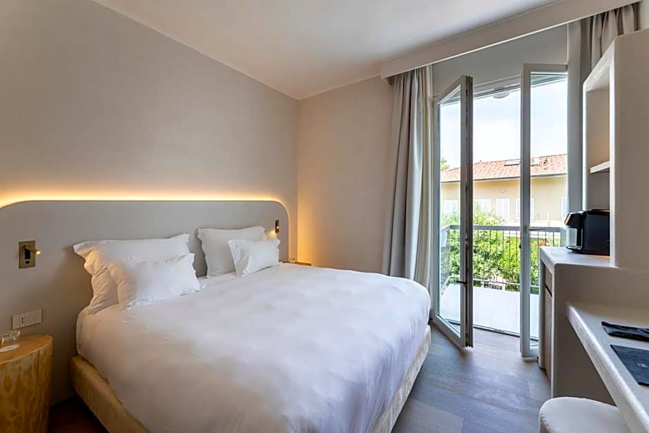 Hi Hotels Sirmione - Lakeview Pool