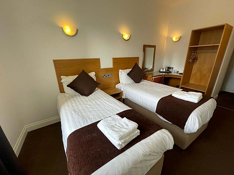 Four Saints Brig Y Don Hotel