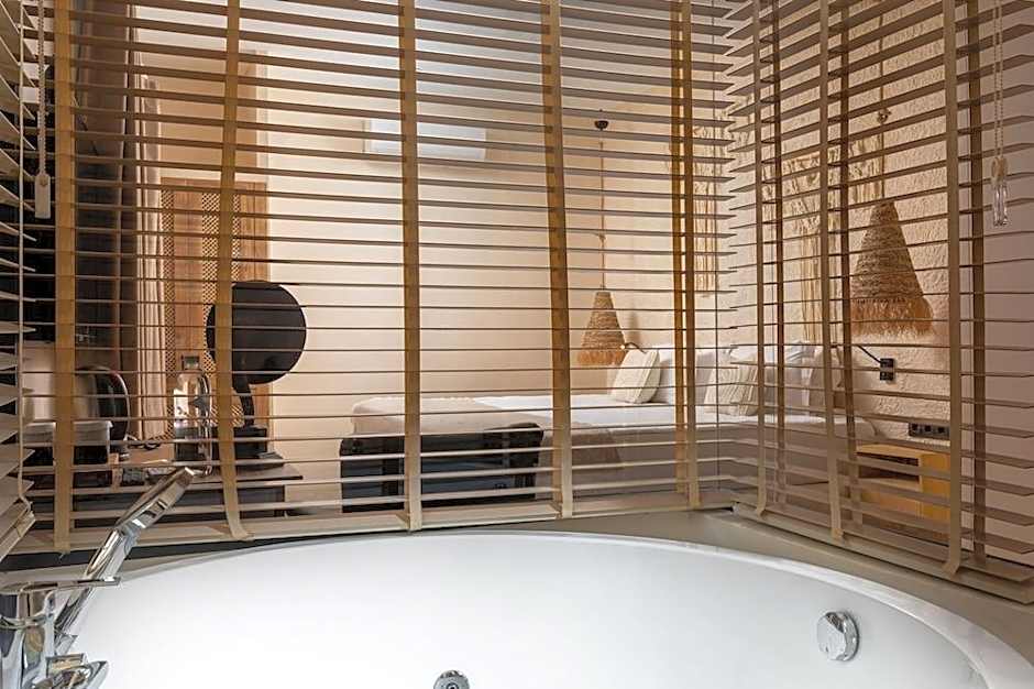Gran Via Alsancak ( Boutique Hotel )