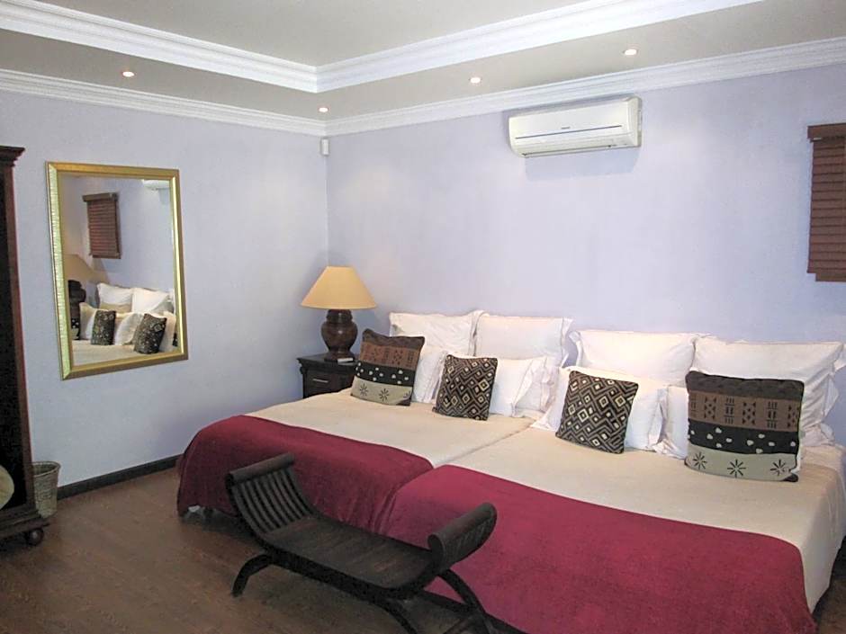 Tuskers Bush Lodge B&B