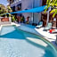 Beach Karma - Three-Bedroom Beachside Escape with Heated Communal Pool in Agnes Water