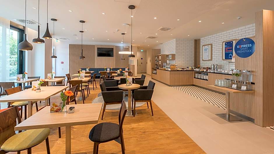 Premier Inn Mannheim City Centre