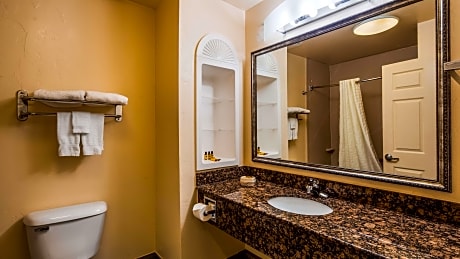 Accessible - 1 King - Mobility Accessible, Communication Assistance, Bathtub, Non-Smoking, Full Breakfast