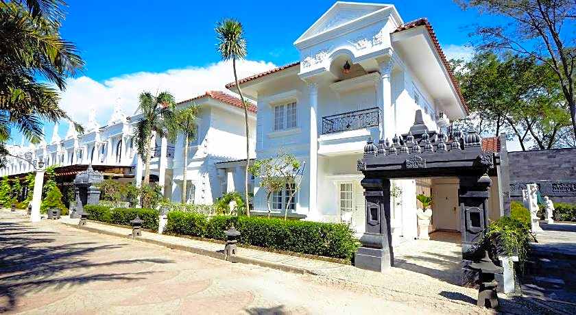 Ramada Suites By Wyndham Solo