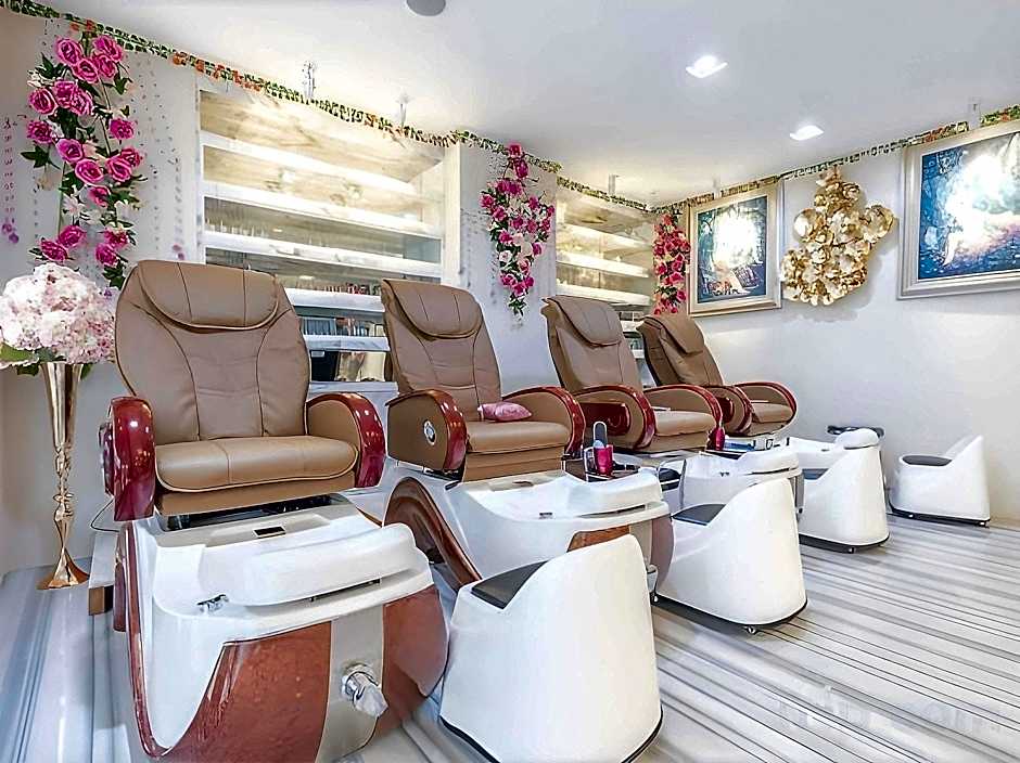 Top High Airport Link Hotel