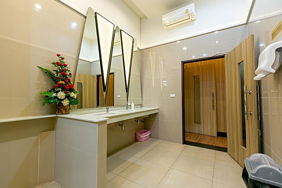 Grand Ratchapruek Hotel