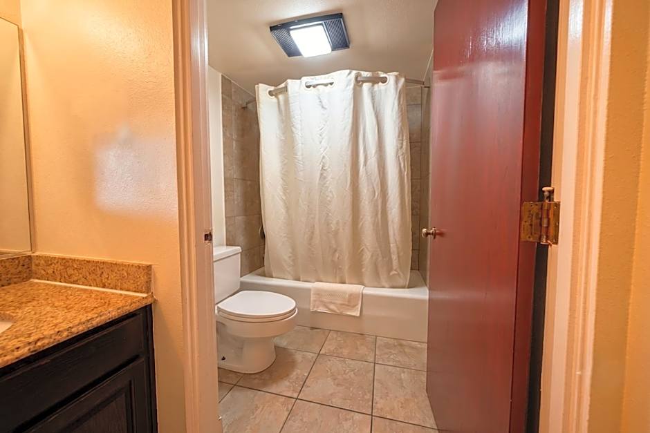 Travelers Inn by OYO Longview Kelso