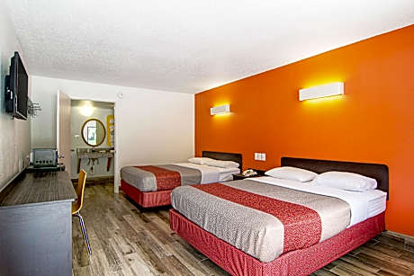 Queen Room with Two Queen Beds - Smoking