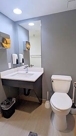Twin Room with Shared Bathroom
