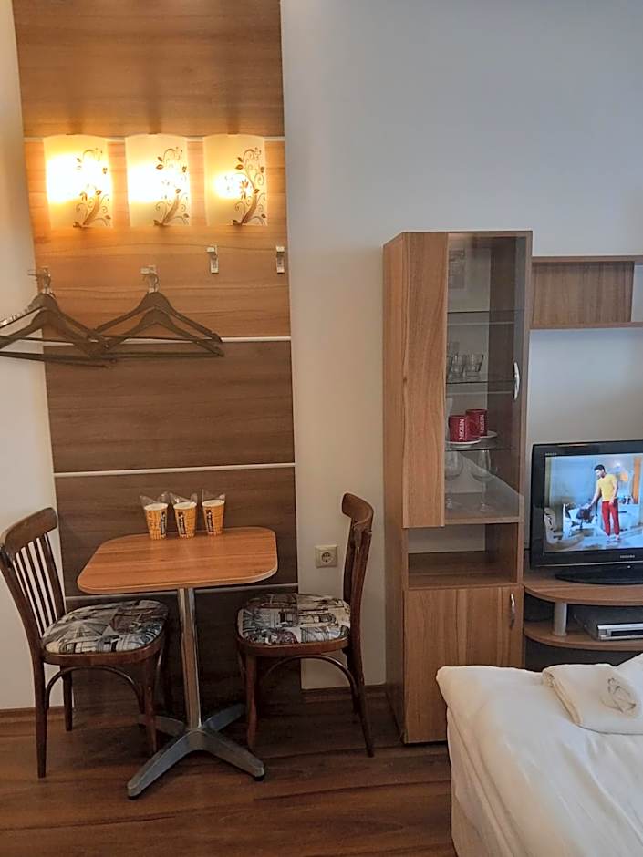 Three Dolphins Hotel with a Rooftop terracе