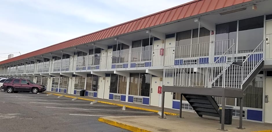 Family Inns of America – Mobile, AL