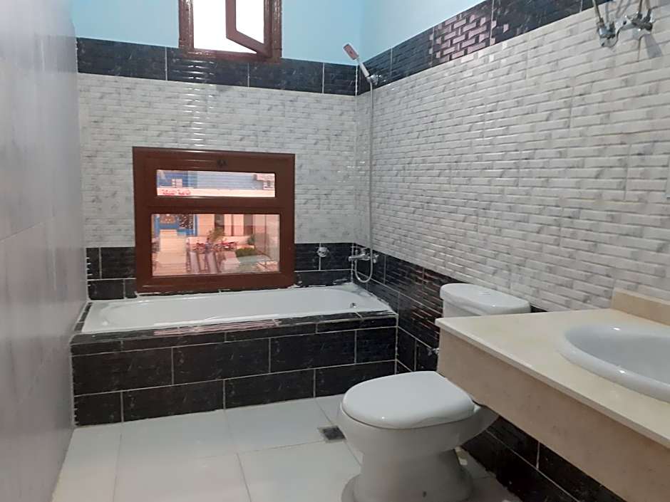 Nile Roof Hotel& Restaurant