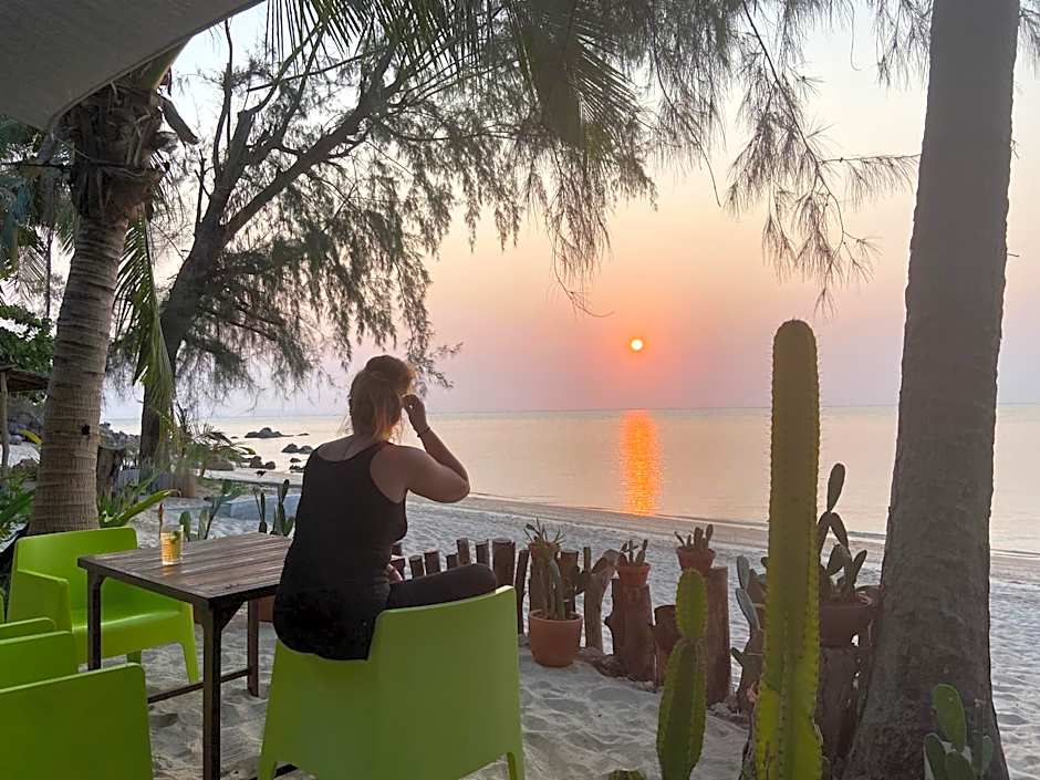 Secret Beach Bungalows