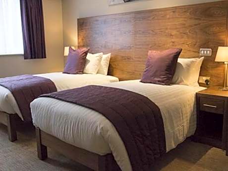 Twin Room with Private Bathroom