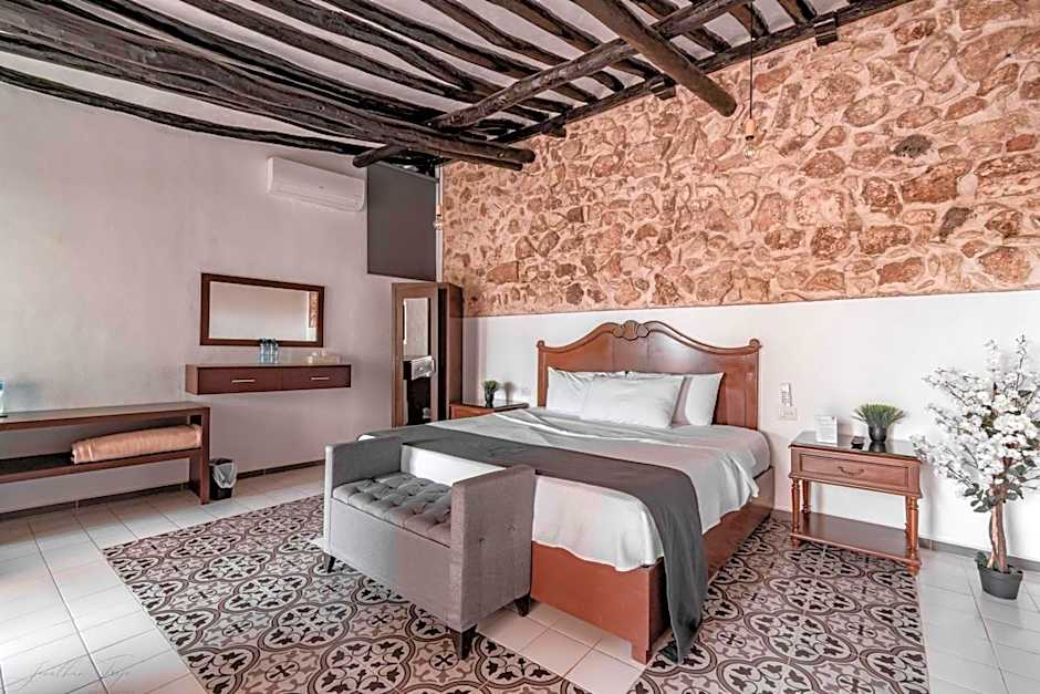 Hotel Colonial Zaci by GuruHotel