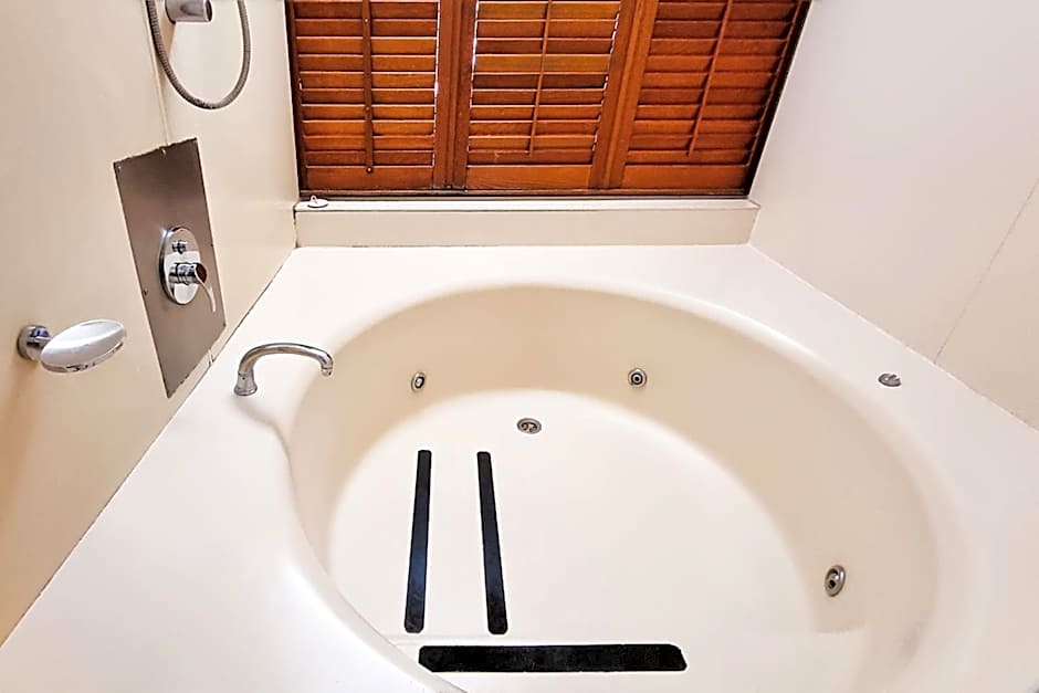 Tiki Hotel Apartments Surfers Paradise