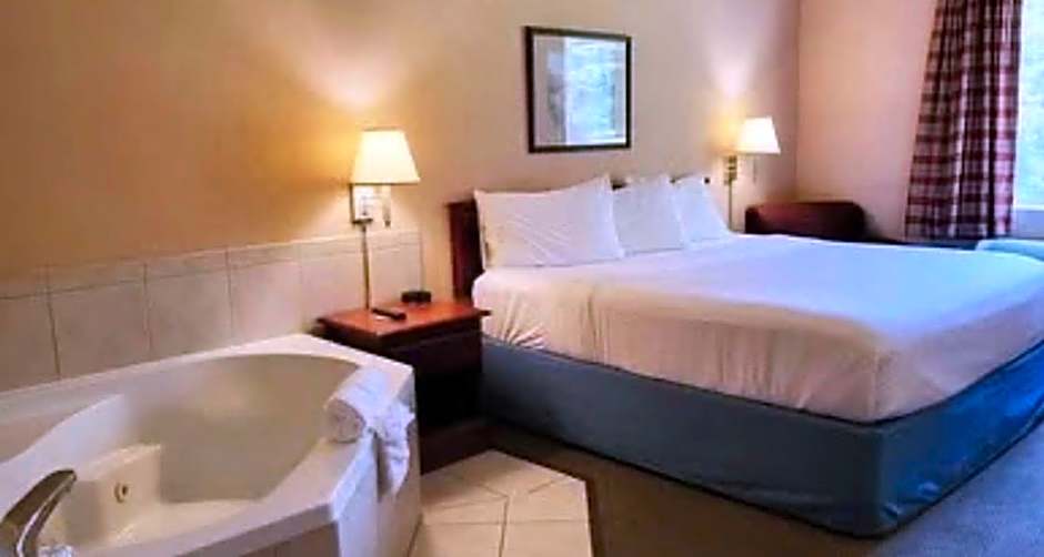 Magnuson Hotel West Liberty
