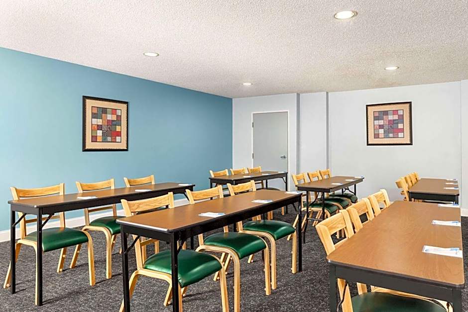 Days Inn by Wyndham Shallotte