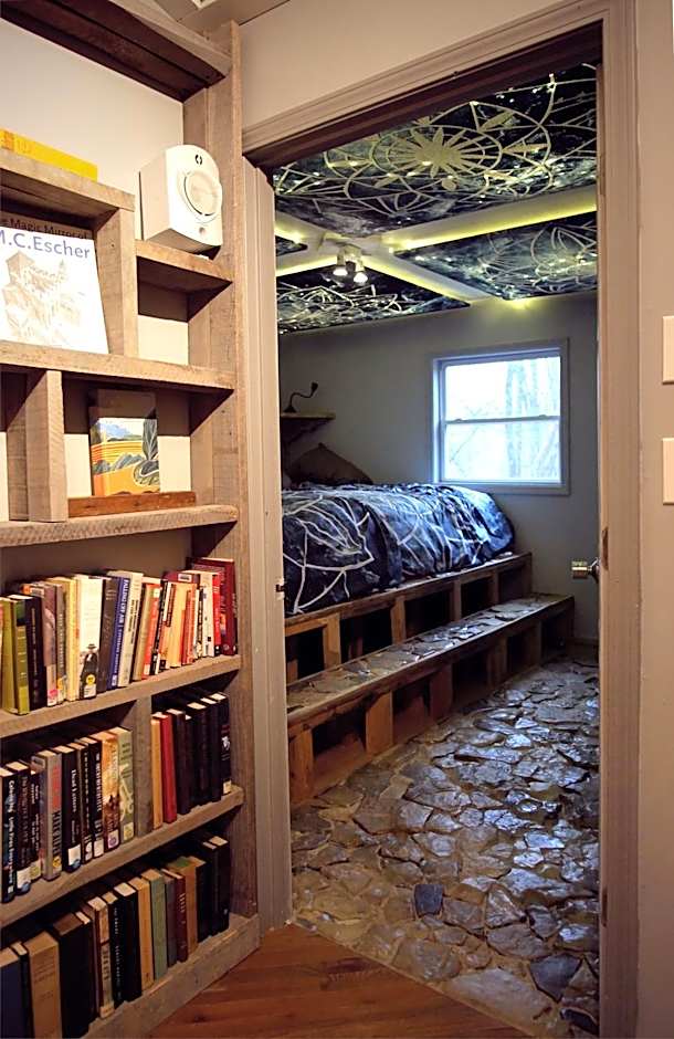 Lost River Hostel