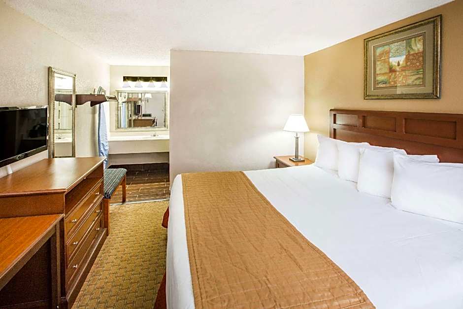 Baymont by Wyndham Mobile/ I-65