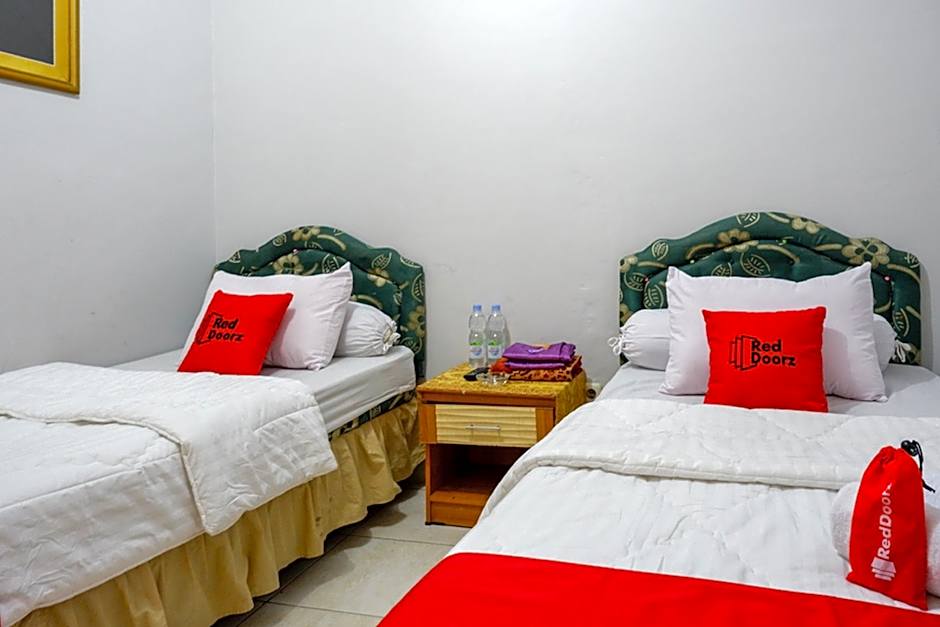 RedDoorz @ Hotel Aulia Majene