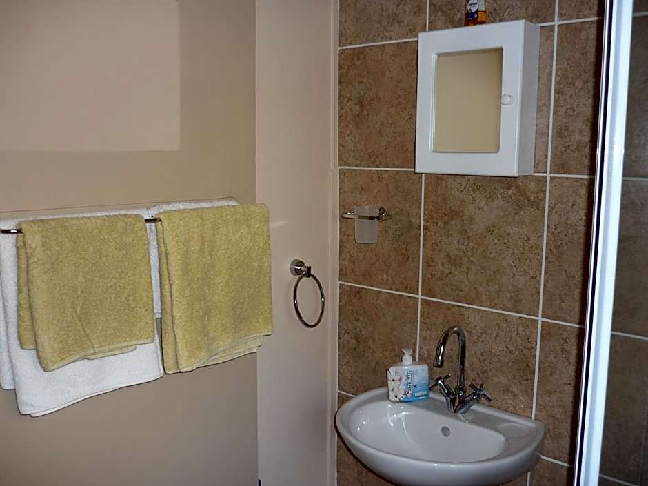 A1 Kynaston Guest House bed and breakfast or self catering