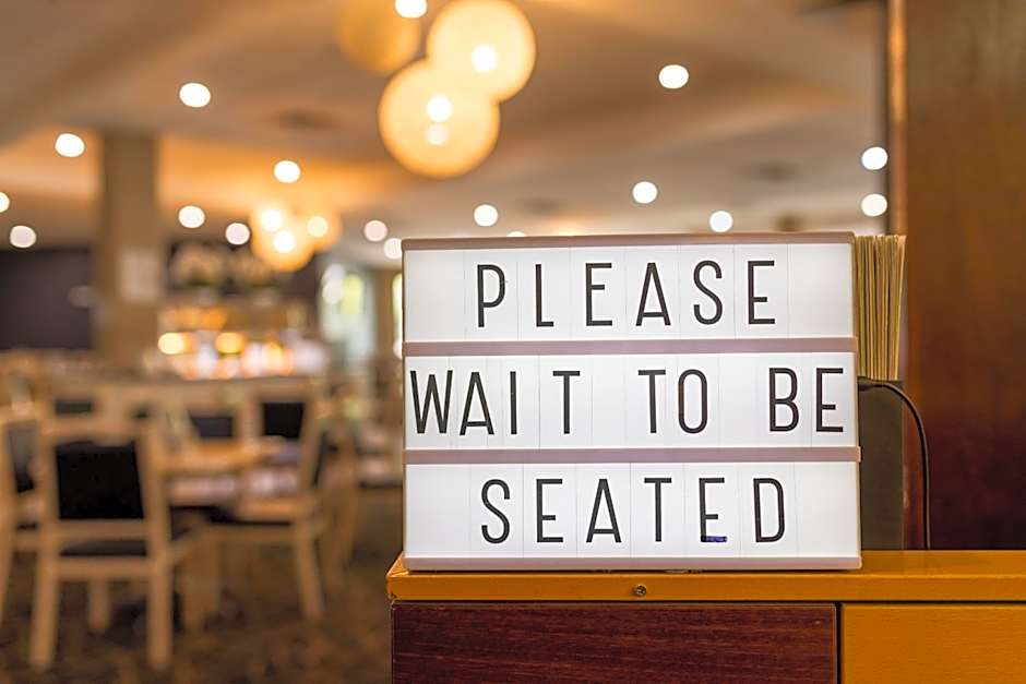 Mawson Lakes Hotel