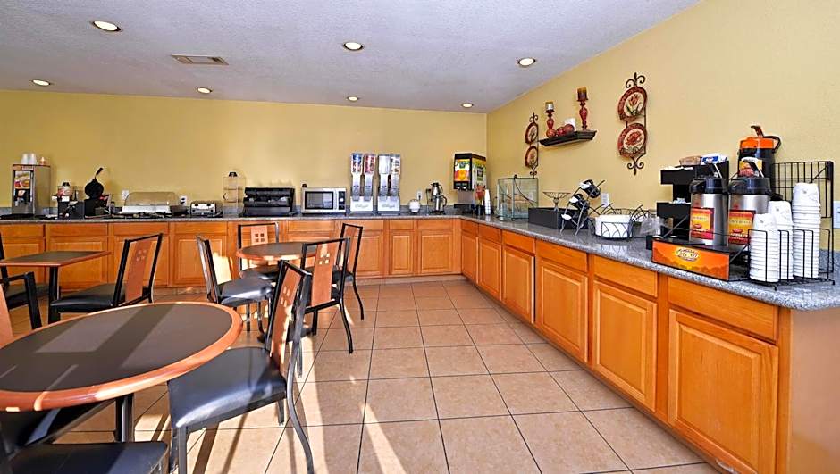 Xecutive Inn and Suites