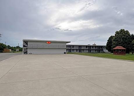 Econo Lodge Calhoun South