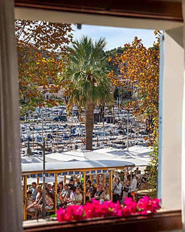 Double or Twin Room with Sea View (No Balcony)