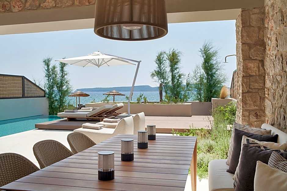W Costa Navarino