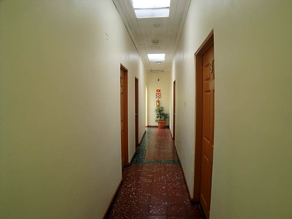 Hotel La Guaria Inn & Suites